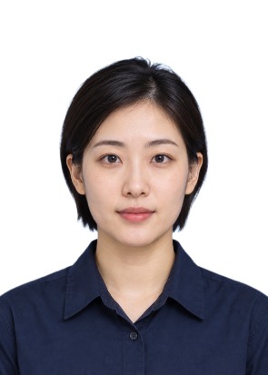 蓝底测试人像经工具处理后下载的白底一寸照片，295×413像素，底部衣服完整延伸至边缘